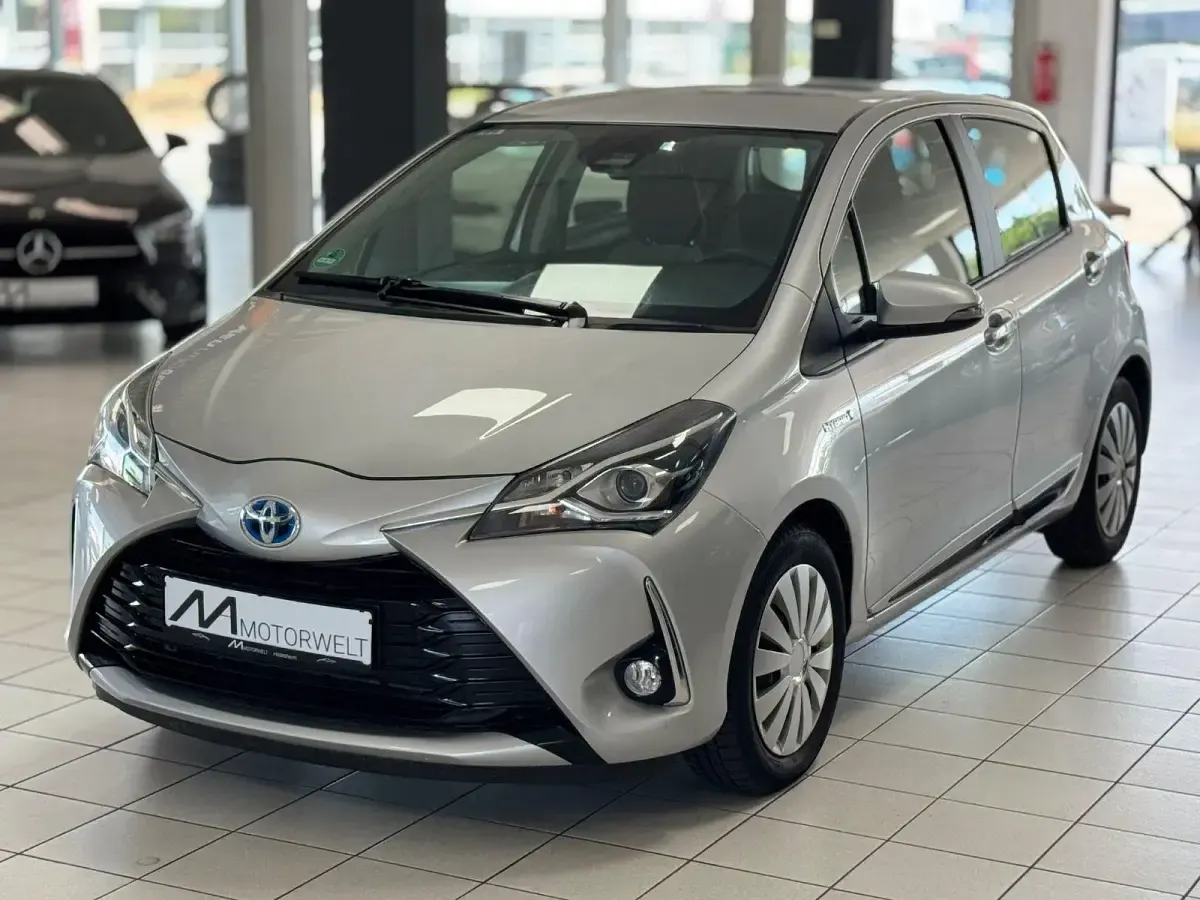 Gebraucht Toyota Yaris Hybrid Comfort 75 PS (55 kW) 2017 Silber Kleinwagen