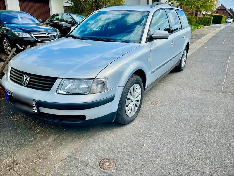Silber Gebraucht 2000 VW Passat Kombi | 3.250 € - Bild 1/4