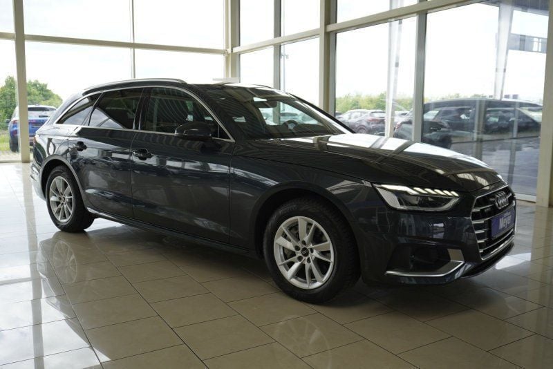Grau Gebraucht 2024 Audi A4 Sport Limousine | 35.610 € (Fairer Preis) - Bild 1/4