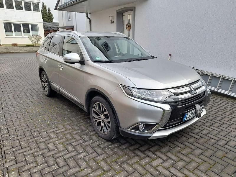 Gebraucht Mitsubishi Outlander Edition 150 PS (110 kW) 2017 Silber SUV