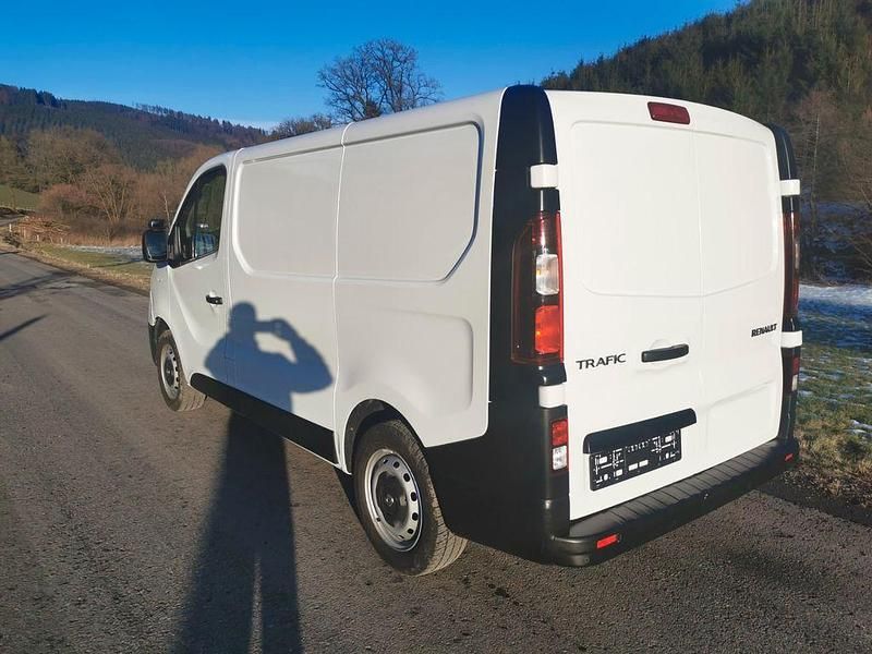 Gebraucht Renault Trafic 95 PS (69 kW) 2018 Weiß Van / Kleinbus