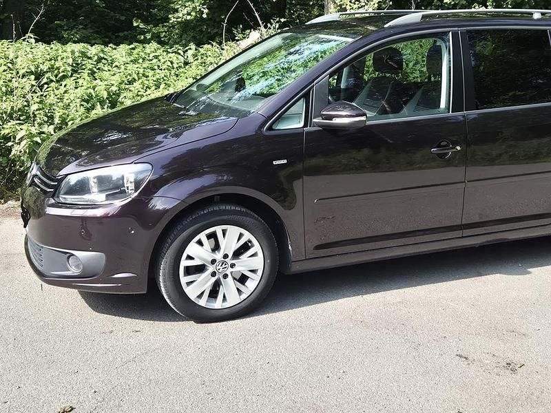 Gebraucht VW Touran Comfortline 105 PS (77 kW) 2013 Violet Van / Kleinbus