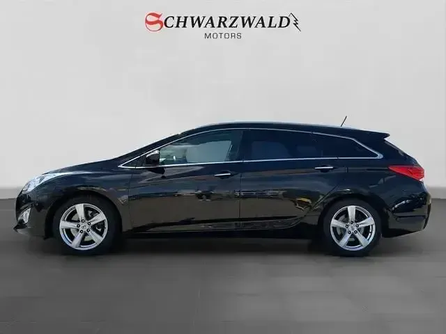 Gebraucht Hyundai i40 Premium 136 PS (100 kW) 2012 Phantom black Kombi