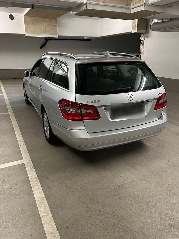 Gebraucht Mercedes E200 Elegance 136 PS (100 kW) 2011 Silber Kombi