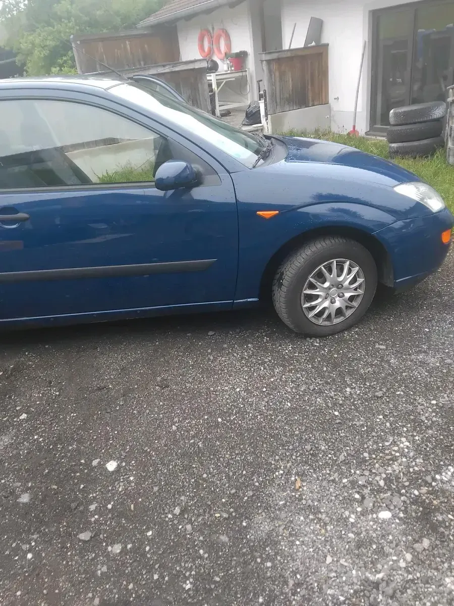 Gebraucht Ford Focus 70 PS (51 kW) 2001 Blau Limousine