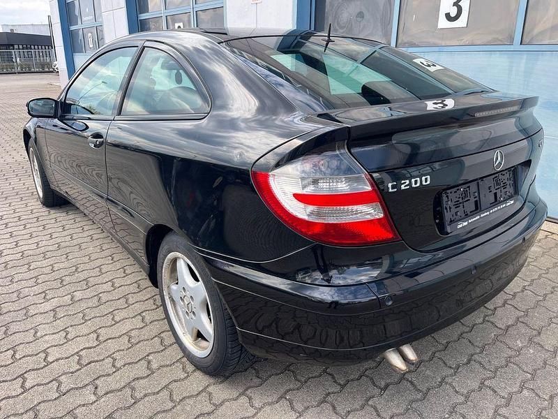Second-hand Mercedes C200 122 CP (89 kW) 2007 Negru Coupe
