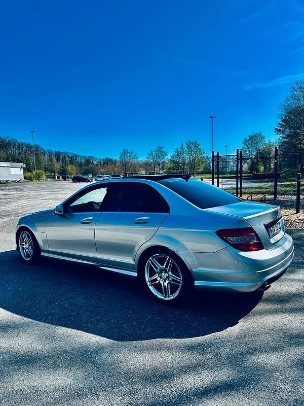 Silber Gebraucht 2009 Mercedes C280 Elegance Limousine | 12.000 € (Teuer) - Bild 1/4