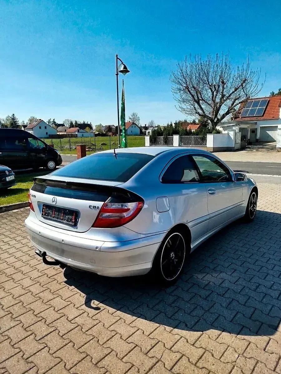 Gebraucht Mercedes C220 150 PS (110 kW) 2005 Silber Coupé