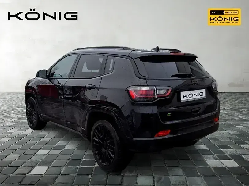 Usado Jeep Compass Altitude 131 HP (96 kW) 2023 Preto SUV
