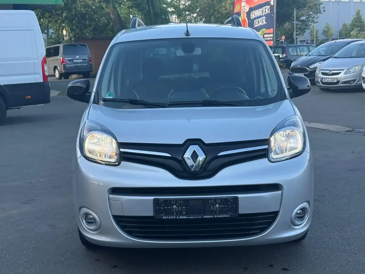 Gebraucht Renault Kangoo Luxe 114 PS (83 kW) 2015 Silber Van / Kleinbus