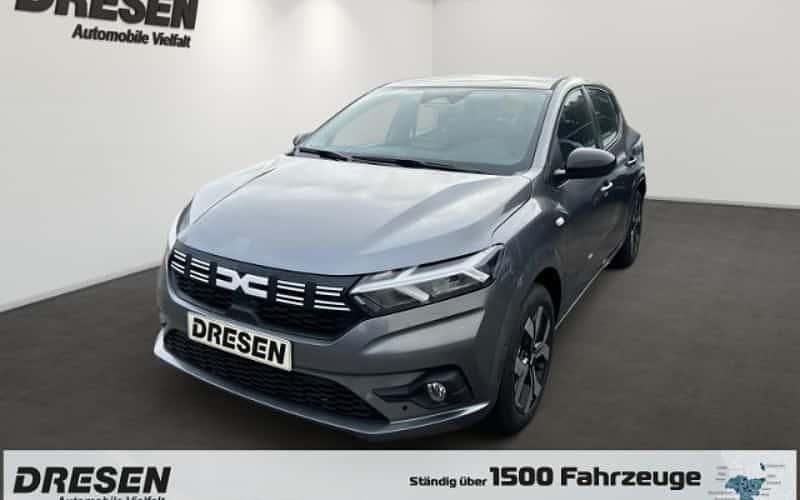 Grau Neu 2025 Dacia Sandero Comfort Limousine | 18.185 € - Bild 1/4