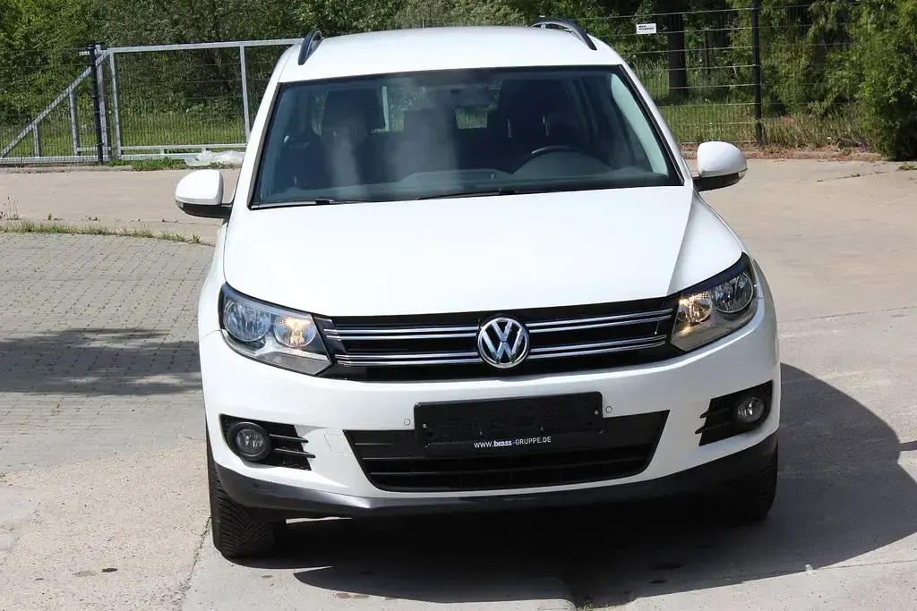 Używany VW Tiguan Trendline 160 KM (117 kW) 2012 Biały SUV