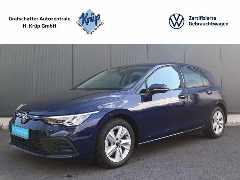 Blau Gebraucht 2024 VW Golf VIII Life Limousine | 21.990 € (Guter Preis) - Bild 1/3
