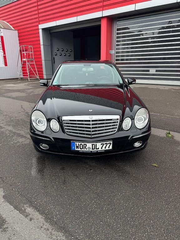 Schwarz Gebraucht 2007 Mercedes 220 Limousine | 5.400 € - Bild 1/4