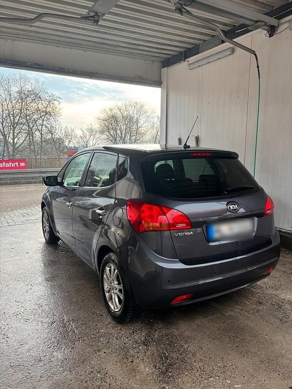 Gebraucht Kia Venga 90 PS (66 kW) 2014 Grau Kleinwagen
