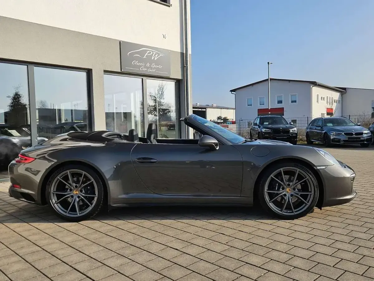 Gebraucht Porsche 911 Carrera Cabriolet 370 PS (272 kW) 2018 Achatgrau Cabrio