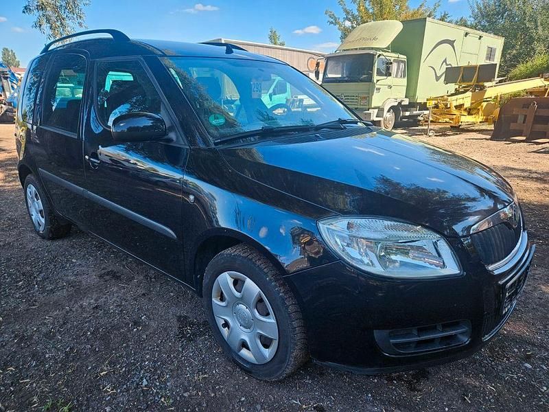 Schwarz Gebraucht 2009 Skoda Roomster Plus Edition Van / Kleinbus | 2.990 € (Fairer Preis) - Bild 1/4