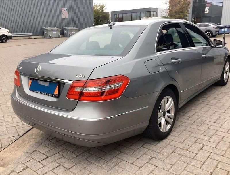 Gebraucht Mercedes E220 Avantgarde 170 PS (125 kW) 2011 Grau Limousine