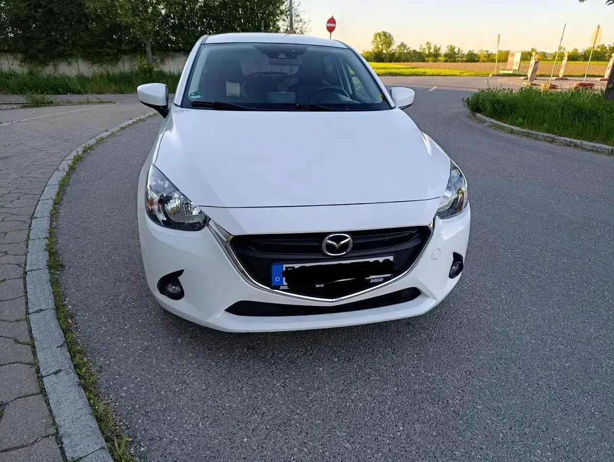Gebraucht Mazda 2 90 PS (66 kW) 2015 Weiß Kleinwagen