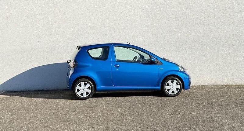 Gebraucht Toyota Aygo Cool 68 PS (50 kW) 2011 Blau Kleinwagen
