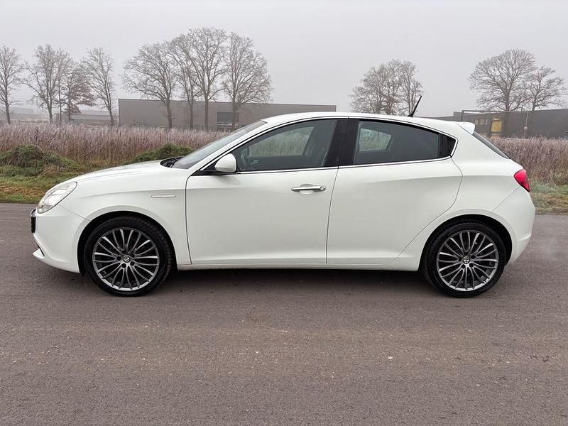 Gebraucht Alfa Romeo Giulietta Turismo 105 PS (77 kW) 2011 Weiß Kleinwagen
