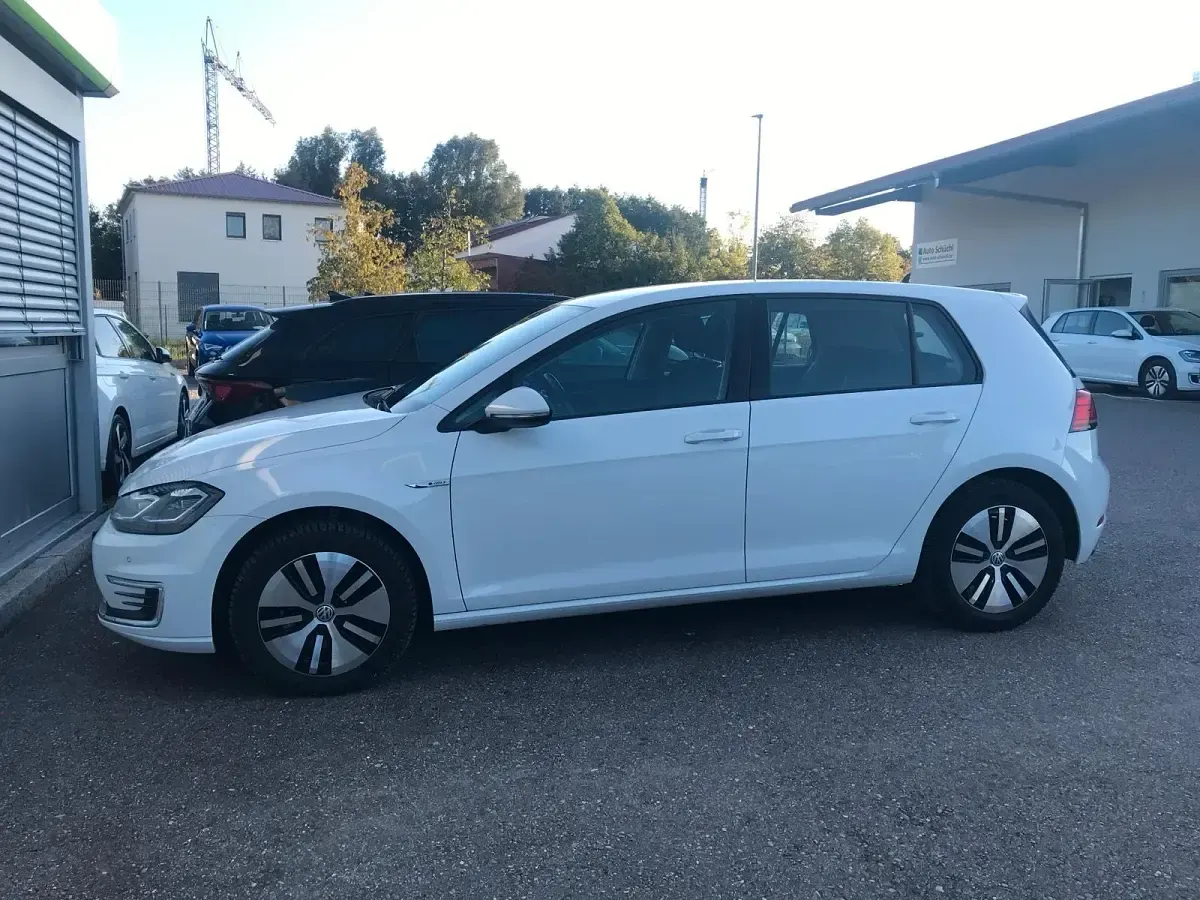 Gebraucht VW e-Golf 100 kW (136 PS) 2020 Weiß Kleinwagen