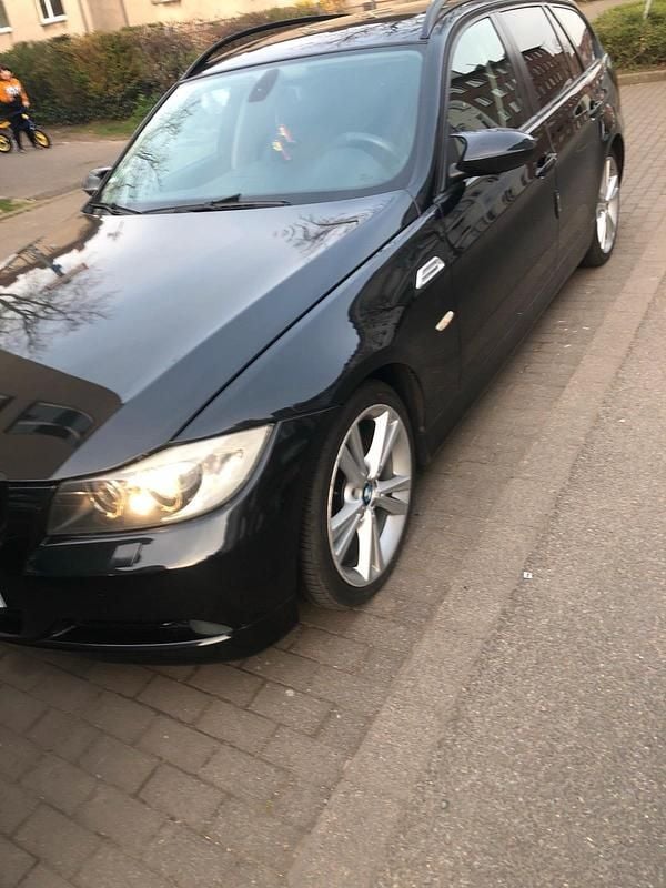 Gebraucht BMW 318 122 PS (89 kW) 2007 Schwarz Kombi