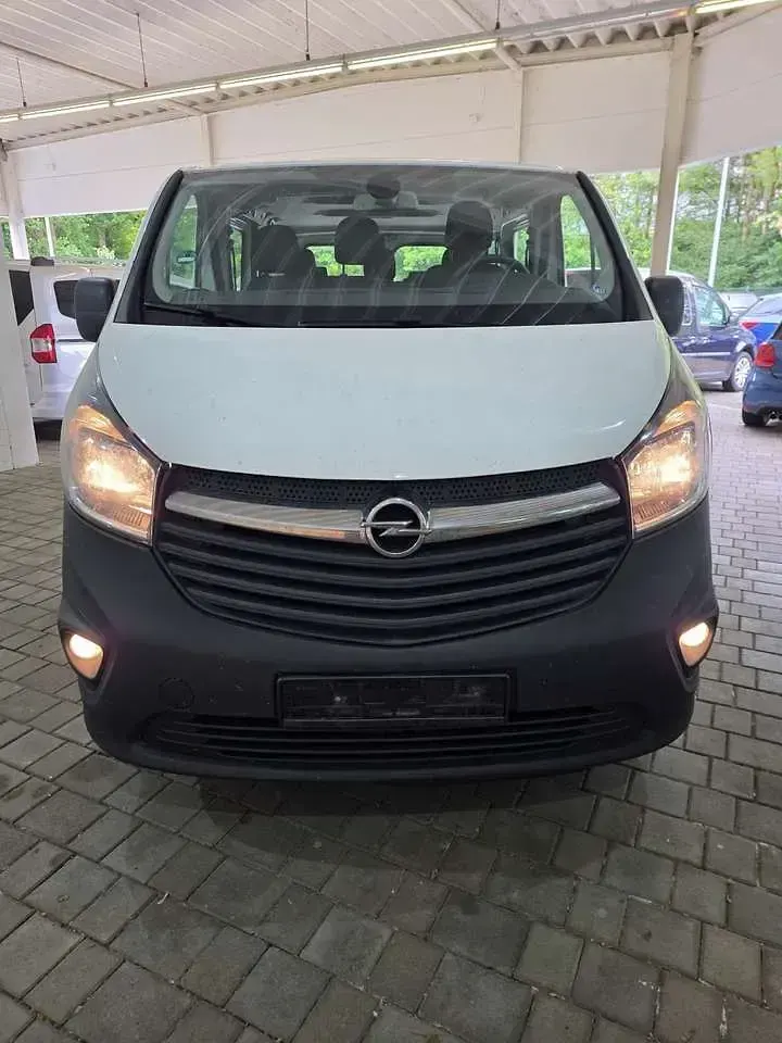 Gebraucht Opel Vivaro 125 PS (91 kW) 2018 Casabl/arctic/eisweiss/kaolin Van / Kleinbus