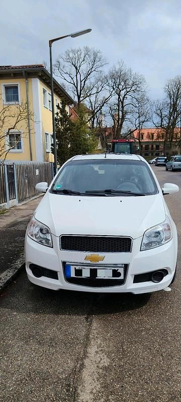 Gebraucht Chevrolet Aveo 84 PS (61 kW) 2009 Weiß Kleinwagen