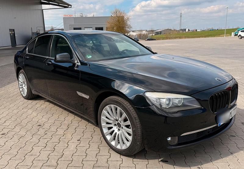 Schwarz Gebraucht 2010 BMW 730 Comfort Edition Limousine | 11.500 € - Bild 1/4