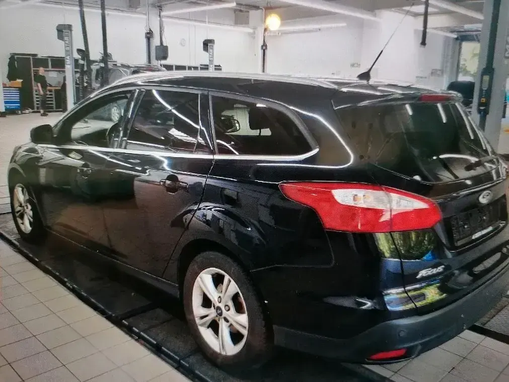 Gebraucht Ford Focus 116 PS (85 kW) 2012 Schwarz Limousine