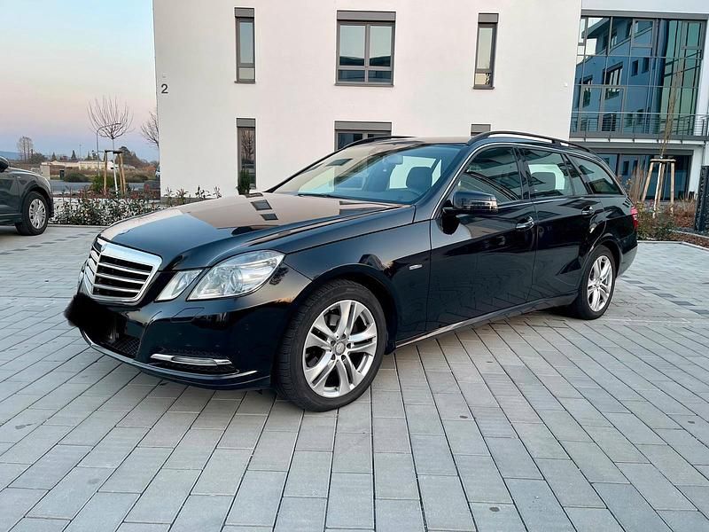 Gebraucht Mercedes E220 170 PS (125 kW) 2010 Schwarz Kombi