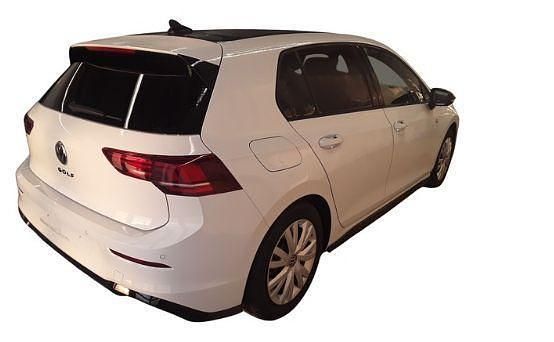Second-hand VW Golf VIII R-line 150 CP (110 kW) 2025 Alb Berlinǎ