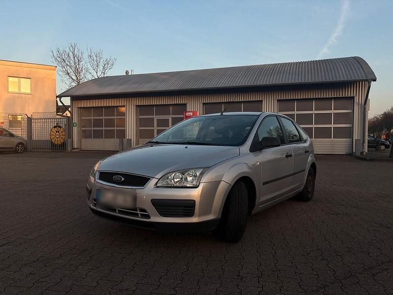 Gebraucht Ford Focus 100 PS (73 kW) 2006 Grau Kleinwagen