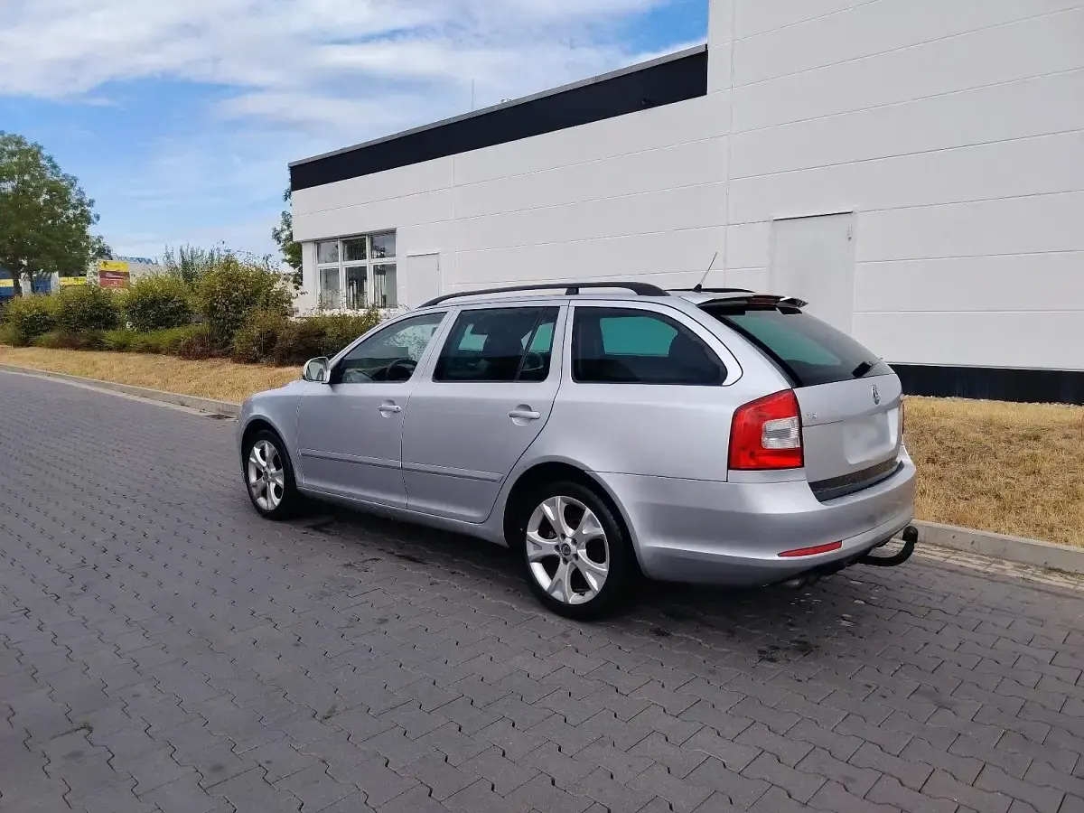 Gebraucht Skoda Octavia 105 PS (77 kW) 2010 Grau Kombi