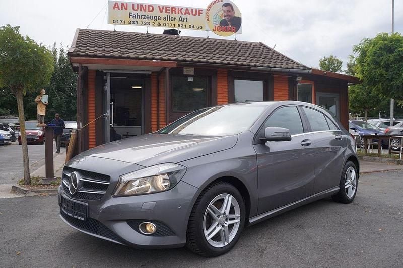 Grau Gebraucht 2015 Mercedes A180 Limousine | 9.990 € (Superpreis) - Bild 1/4