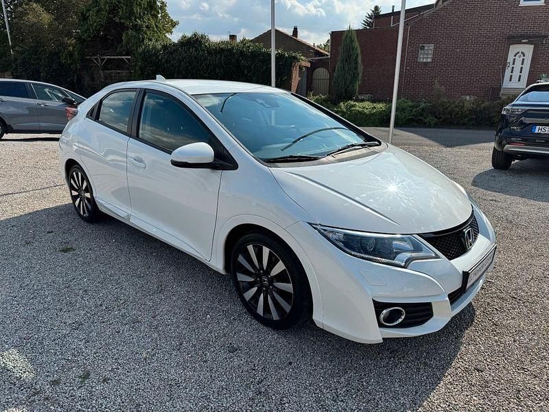 Weiß Gebraucht 2016 Honda Civic Elegance Limousine | 12.490 € (Fairer Preis) - Bild 1/4