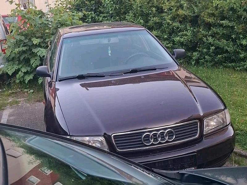 Rot Gebraucht 1996 Audi A4 Limousine | 600 € (Superpreis) - Bild 1/4
