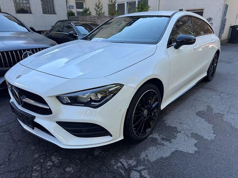 Weiß Gebraucht 2020 Mercedes CLA250e Shooting Brake AMG Kombi | 21.850 € (Etwas zu teuer) - Bild 1/4