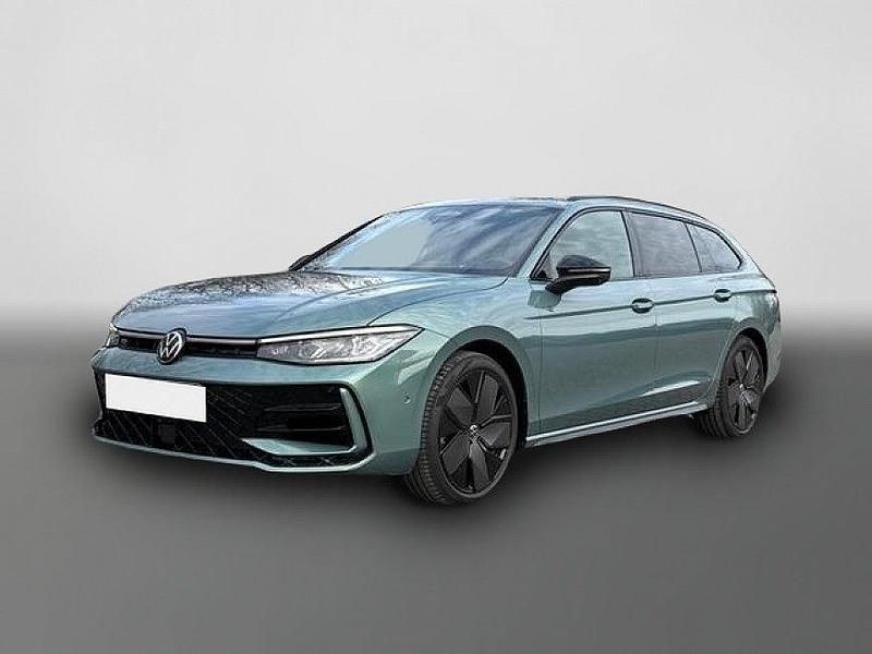 Maripositgrün metallic Neu 2025 VW Passat R-line Kombi | 52.680 € (Fairer Preis) - Bild 1/4