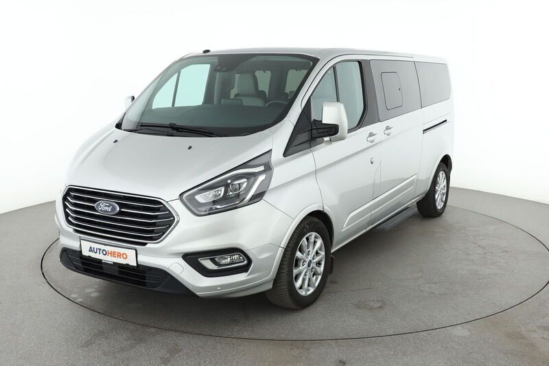 Grau Gebraucht 2019 Ford Tourneo Titanium Van / Kleinbus | 31.530 € (Etwas zu teuer) - Bild 1/4