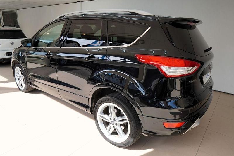 Gebraucht Ford Kuga Individual 179 PS (131 kW) 2016 Schwarz SUV