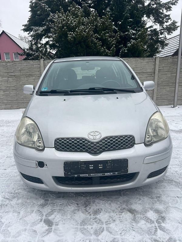 Gebraucht Toyota Yaris 87 PS (63 kW) 2005 Silber Limousine