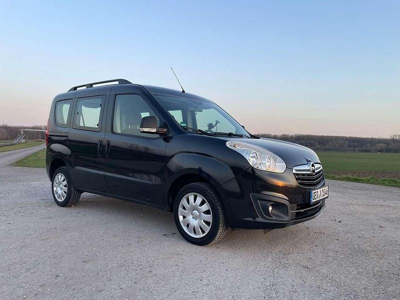 Gebraucht Opel Combo 95 PS (69 kW) 2013 Schwarz Van / Kleinbus