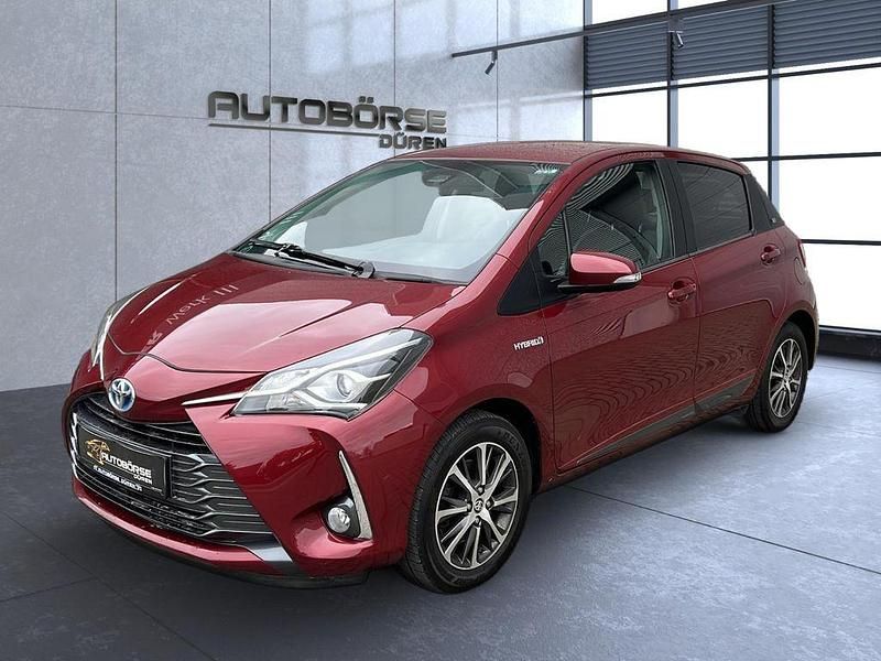 Schwarz Gebraucht 2020 Toyota Yaris Hybrid Limousine | 14.499 € (Guter Preis) - Bild 1/4