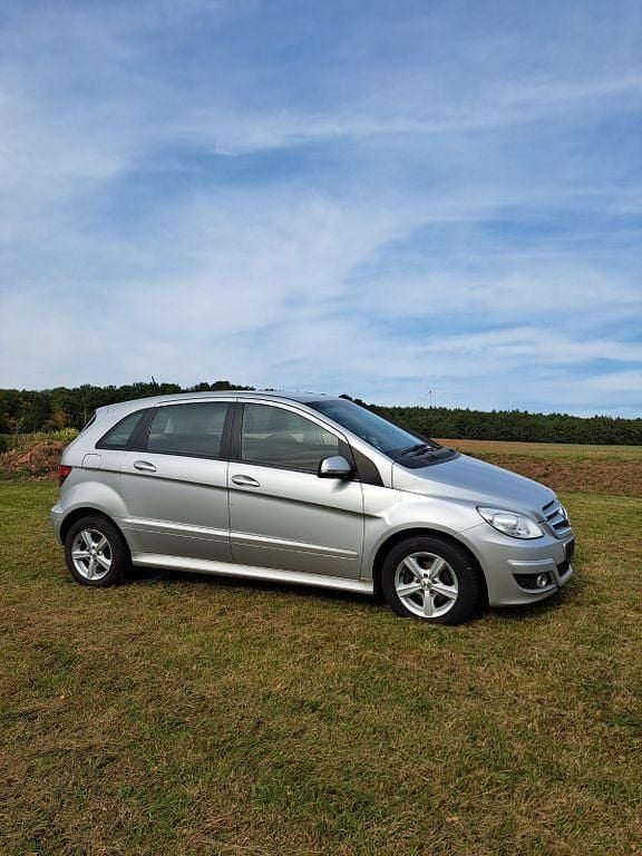 Silber Gebraucht 2008 Mercedes B170 Van / Kleinbus | 2.112 € (Guter Preis) - Bild 1/4