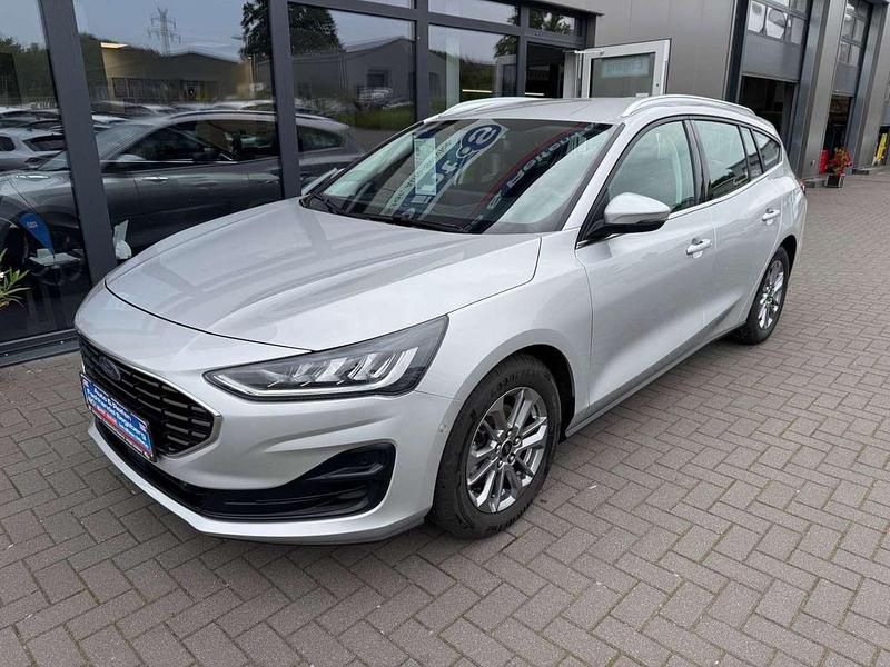 Polarsilber metallic Gebraucht 2022 Ford Focus Titanium Kombi | 20.990 € (Fairer Preis) - Bild 1/4