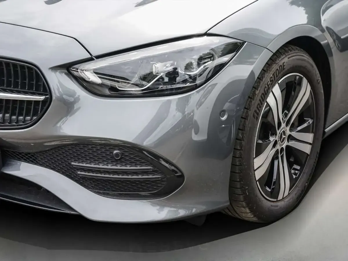 Gebraucht Mercedes C300 Avantgarde 265 PS (194 kW) 2024 Selenitgrau Limousine