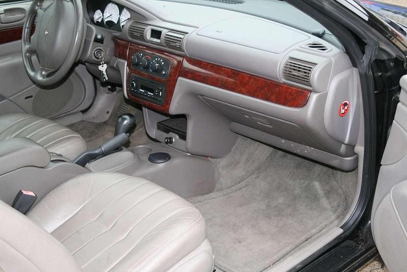 Gebraucht Chrysler Sebring Cabriolet 203 PS (149 kW) 2001 Black clear coat Cabrio