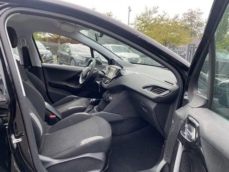 Gebraucht Peugeot 208 Active 82 PS (60 kW) 2016 Schwarz Kleinwagen